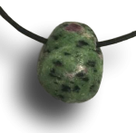 Zoisit mit Rubin Anhänger  -  Der Regenerationsstein