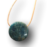 Apatit blau Cabochon rund Anhänger gebohrt -  Antreiber, macht Appetit aufs Leben